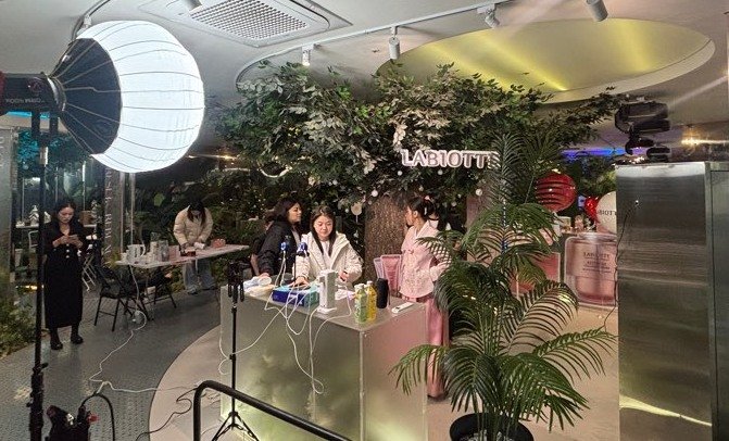 비더비에는 유명 인플루언서들의 방문이 이어지고 있다 / 출처=SBA