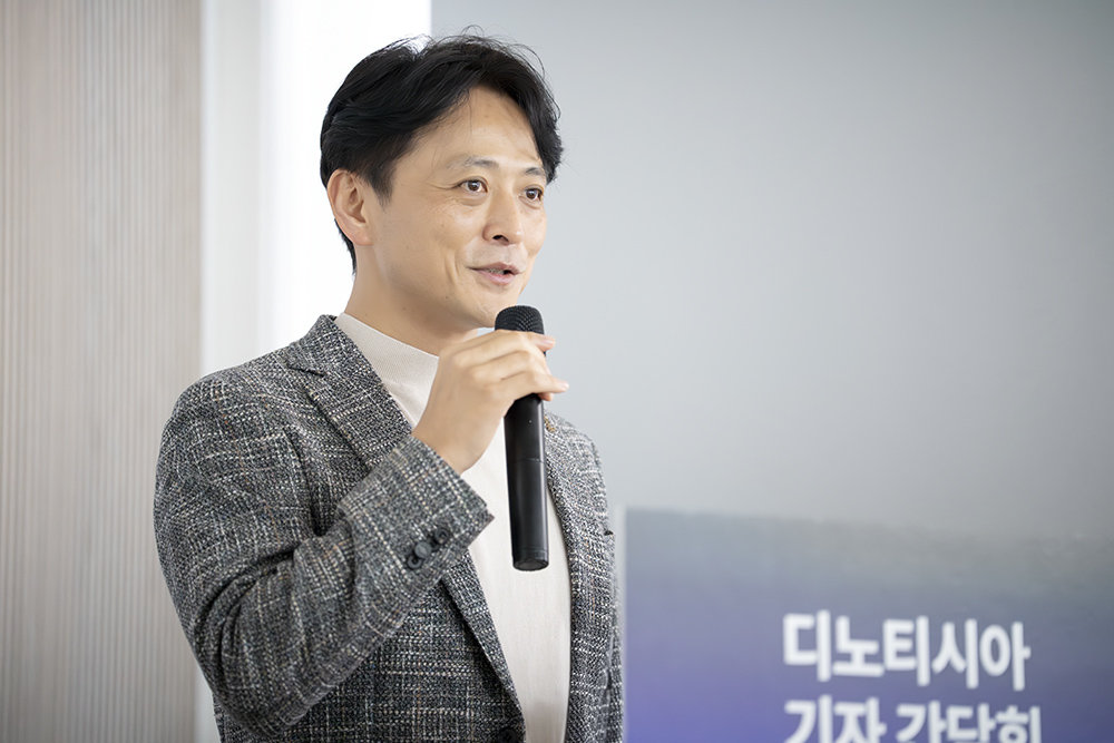 정무경 디노티시아 대표는 올해 상용화와 글로벌 시장 확대를 통해 실질적인 성과와 가치를 증명하겠다고 밝혔다 / 출처=IT동아