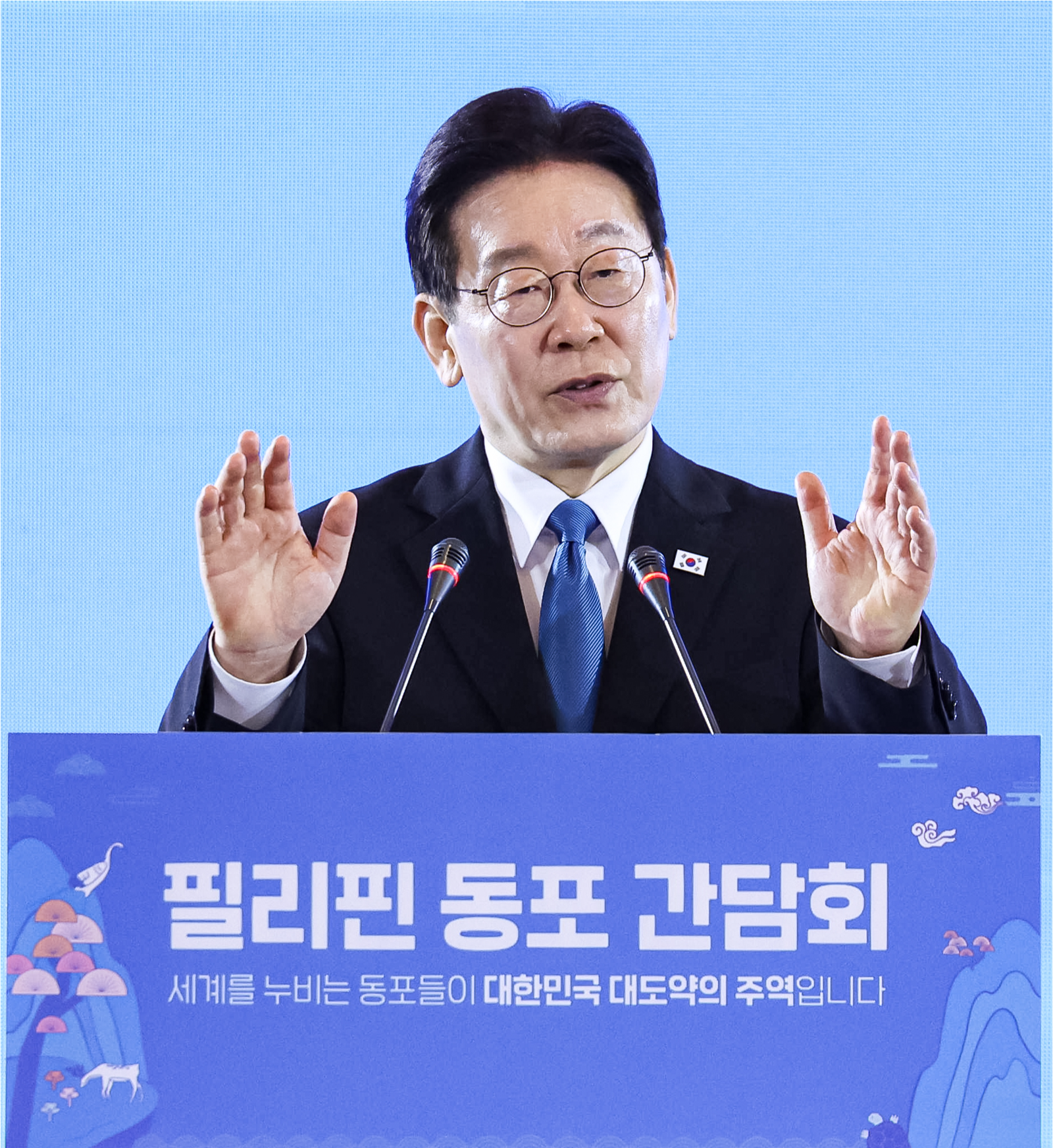 필리핀을 국빈 방문한 이재명이 4일(현지시간) 필리핀 마닐라 한 호텔에서 열린 동포 오찬 간담회에서 발언을 하고 있다. 마닐라(필리핀)=뉴스1