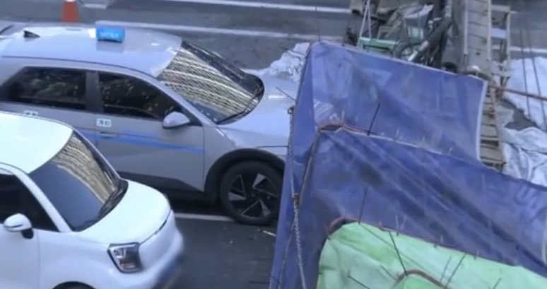 4일 오전 9시 6분경 대구 수성구 만촌동 만촌네거리에서 높이 20m가량의 천공기가 도로 쪽으로 쓰러졌다. 채널A