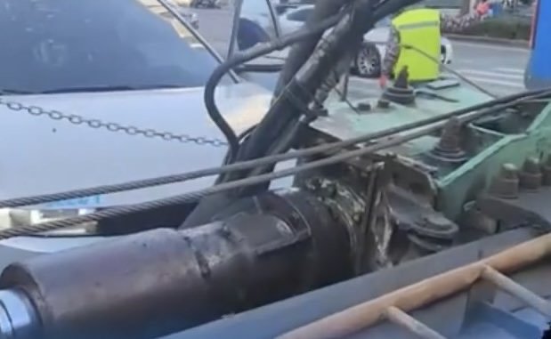 4일 오전 9시 6분경 대구 수성구 만촌동 만촌네거리에서 높이 20m가량의 천공기가 도로 쪽으로 쓰러졌다. 채널A