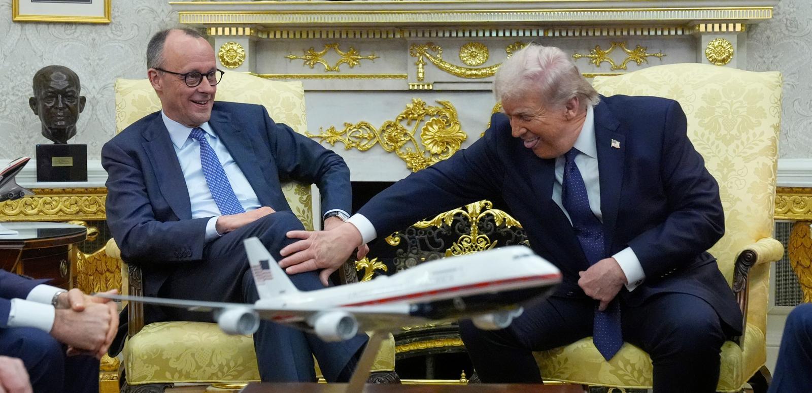 이란 공습용 기지 안 내줬다고… 트럼프 “스페인과 교역 끊겠다”