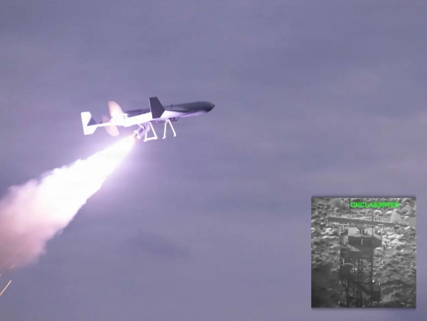 적 레이더를 향해 날아가는 루카스(LUCAS) 자폭드론. 미국 중부사령부(CENTCOM) 제공