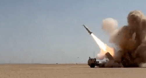 미군이 최신예 장거리 정밀타격 미사일(PrSM·Precision Strike Missile)을 실전에 사용하는 모습. 미국 중부사령부(CENTCOM) 제공