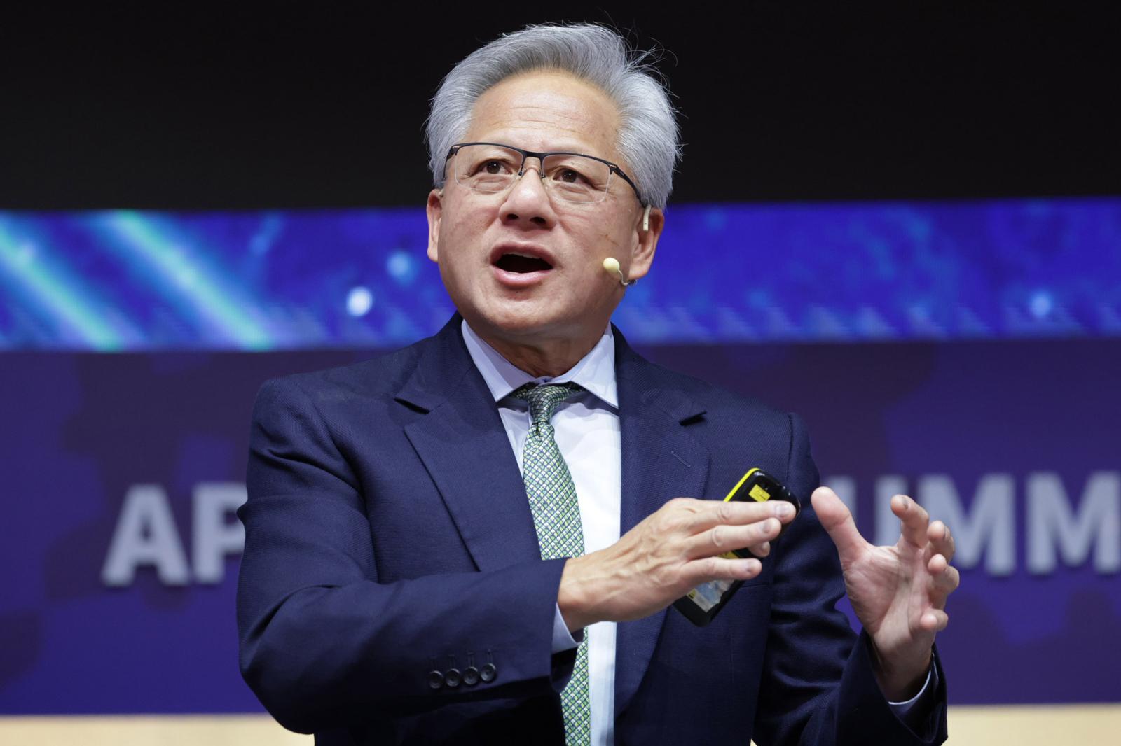 젠슨 황 엔비디아 최고경영자(CEO)가 31일 경북 경주예술의전당에서 열린 아시아태평양경제협의체(APEC) CEO 서밋에서 특별세션 기조연설을 하고 있다. (공동취재) 2025.10.31 [경주=뉴시스]