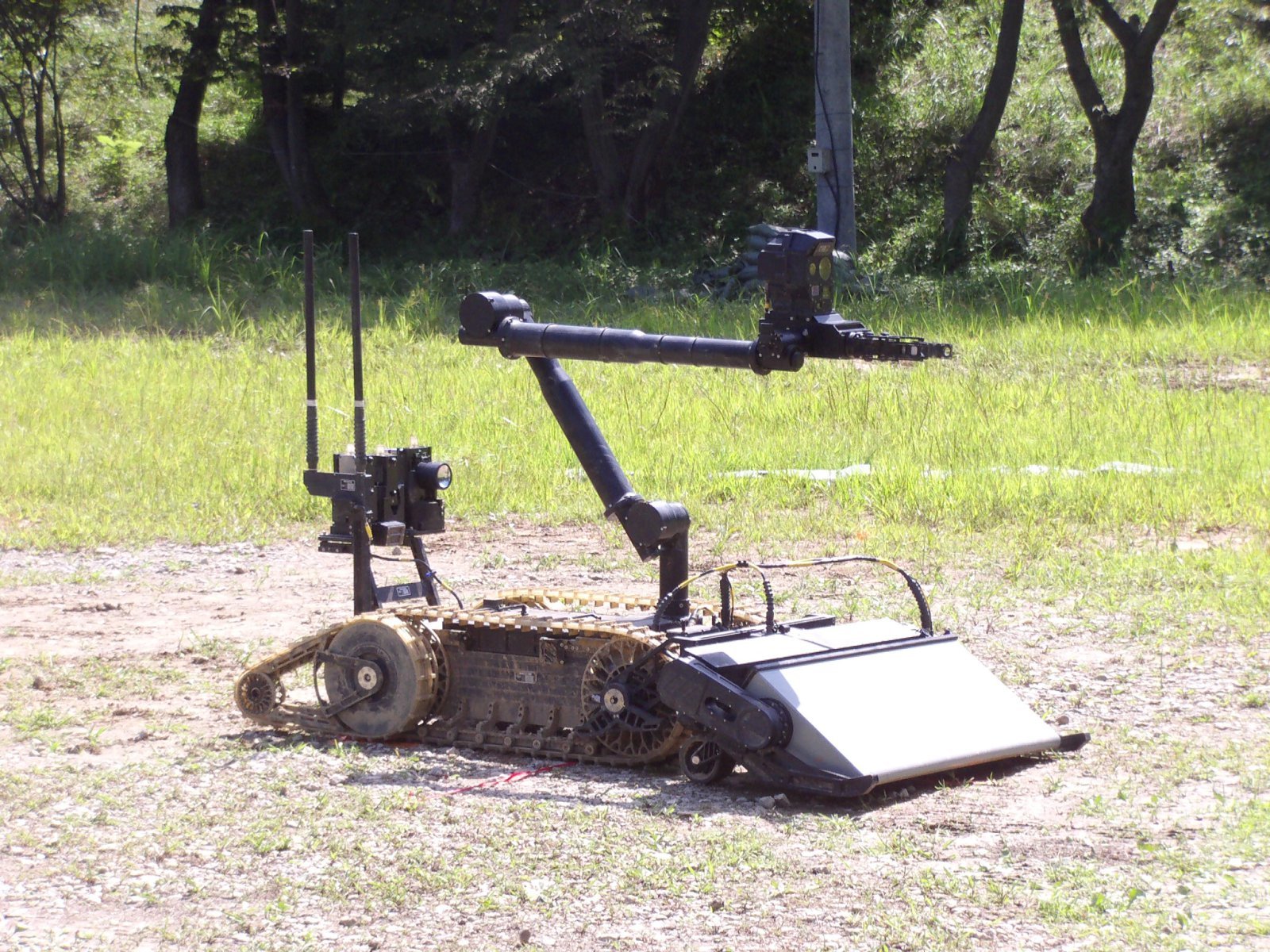 방위사업청, ‘KR1폭발물탐지제거로봇’ 실전 배치