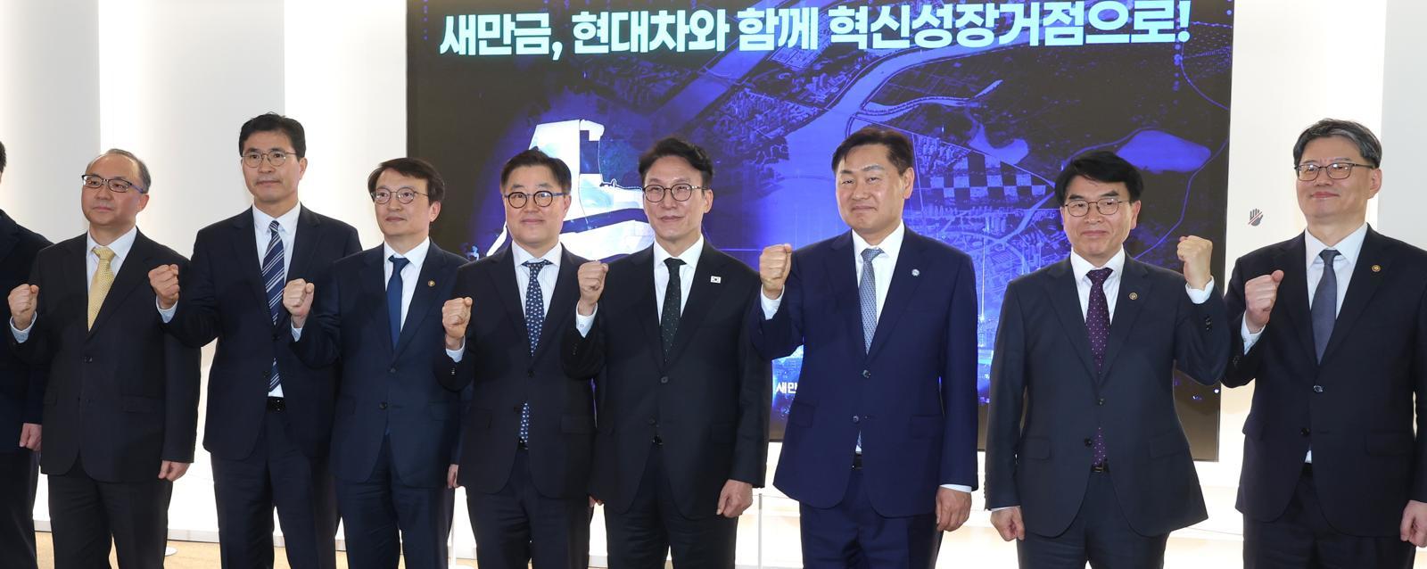 김 총리, ‘현대차 9조 투자’ 새만금 현장 방문…“과감히 지원”