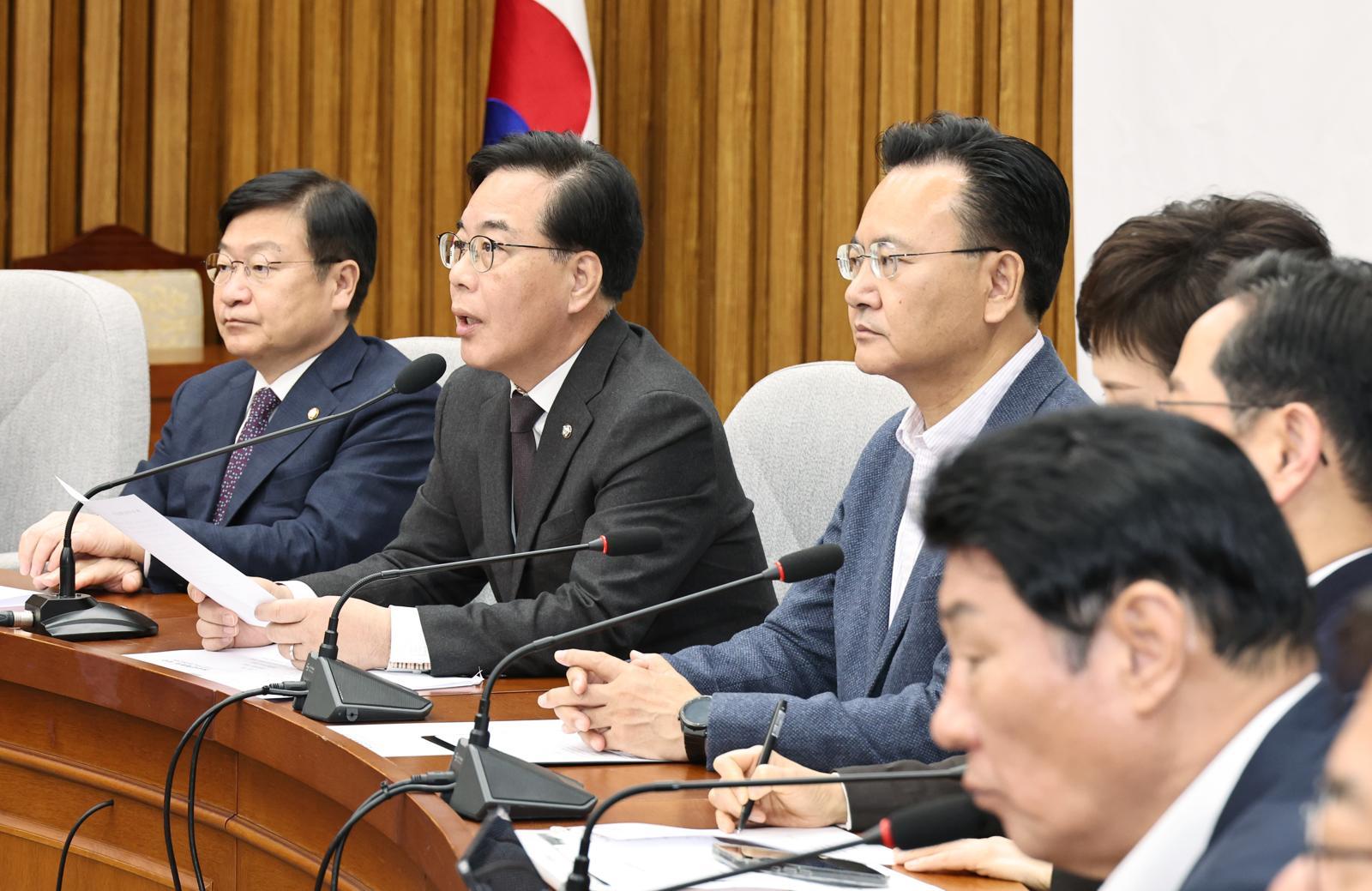 송언석 국민의힘 원내대표가 6일 오전 서울 여의도 국회에서 열린 원내대책회의에서 발언하고 있다. 뉴시스