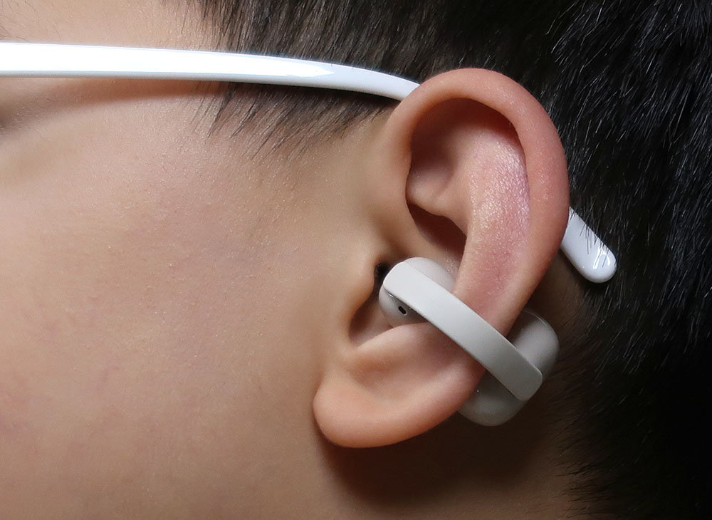 귓바퀴에 끼워 착용한다 / 출처=IT동아