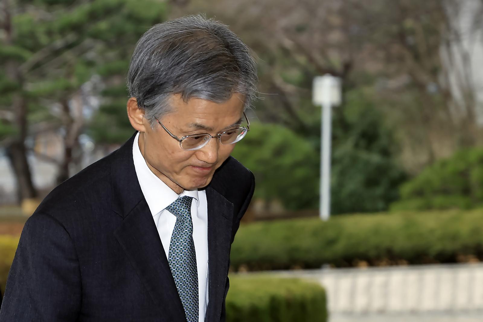 조희대 대법원장이 6일 오전 서울 서초구 대법원으로 출근하고 있다. 전날(5일) 범여권 강경파 의원들은 조희대 대법원장 탄핵소추안 발의를 위한 의원 서명 운동에 돌입한다고 밝혔다. 2026.3.6 뉴스1