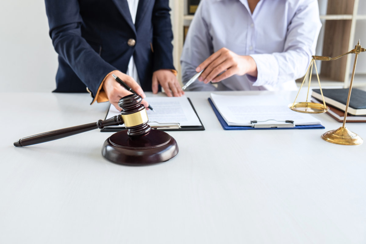 가업상속공제를 받으려면 상속인은 상속세 신고 기한까지 임원으로 취임하고, 2년 내로 대표 자리에 올라야 한다. GETTYIMAGES