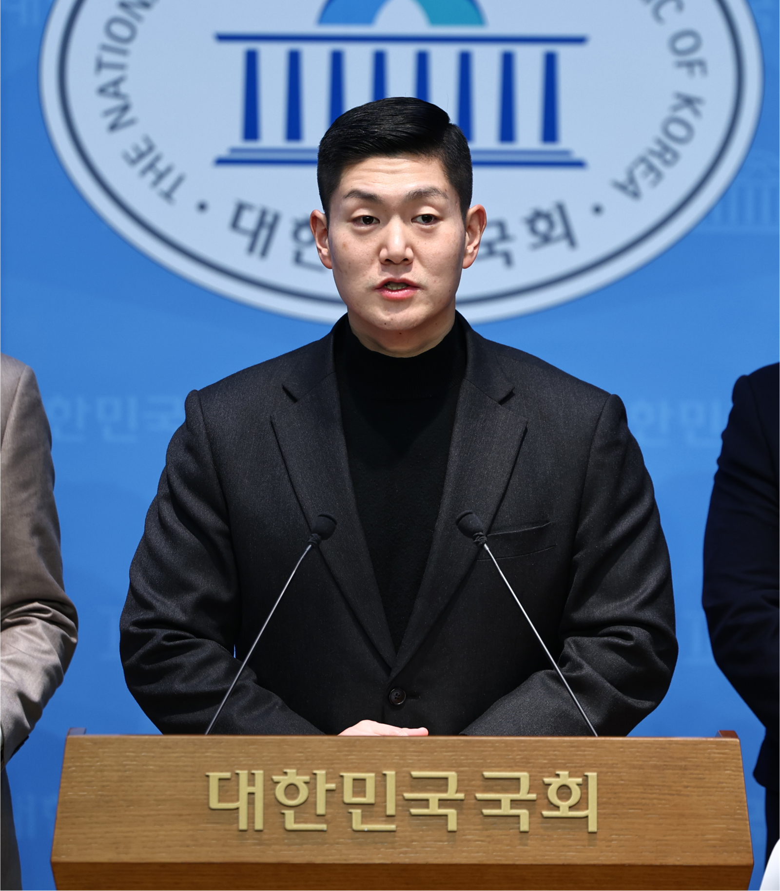 김재섭 국민의힘 주거사다리 정상화 특별위원장이 6일 오후 서울 여의도 국회 소통관에서 재개발재건축 정비사업 활성화 대책 기자회견을 열고 발언하고 있다.서울=뉴시스