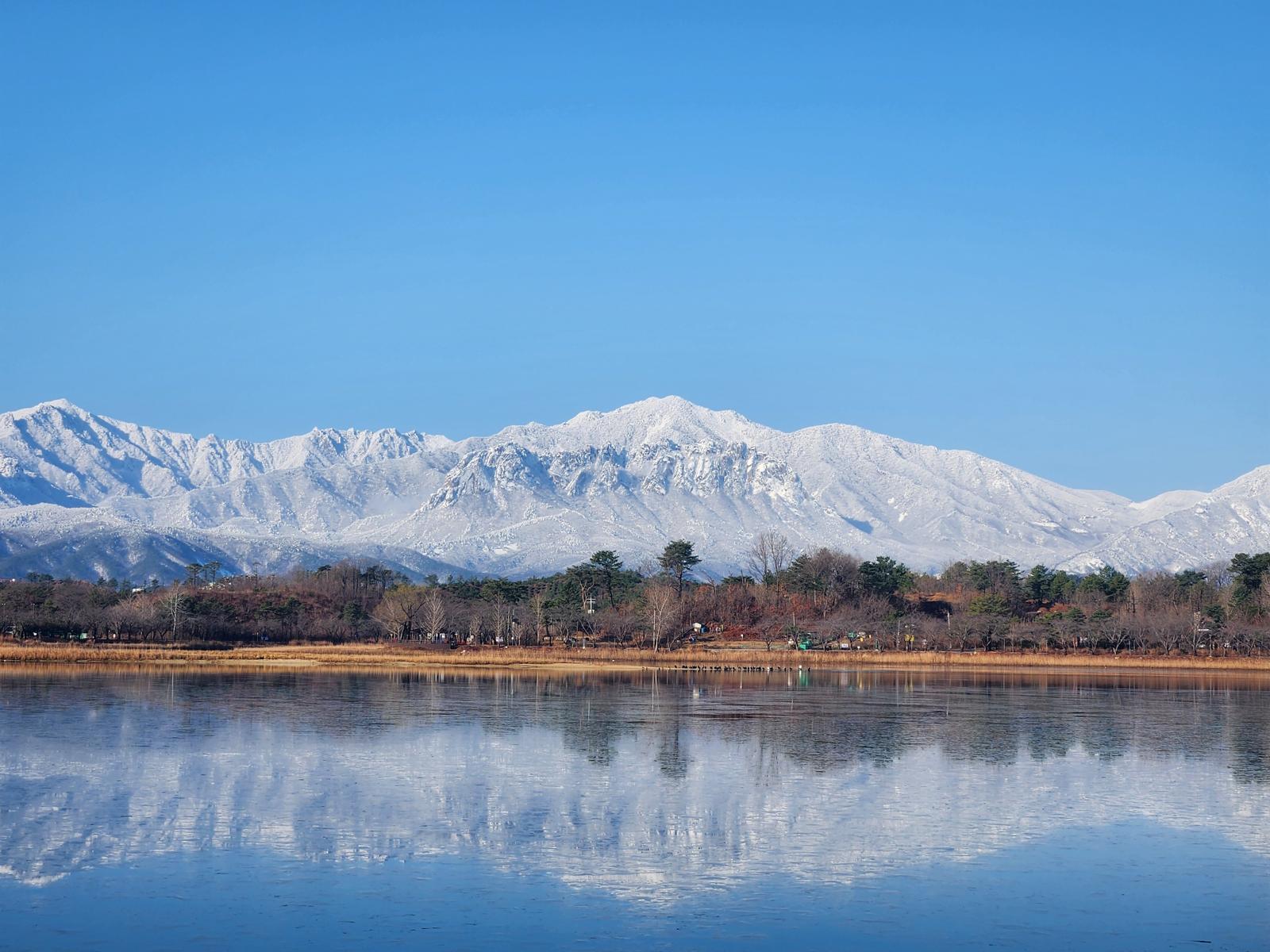 눈 내린 설악산. 사진 속초시 제공 (뉴스1)