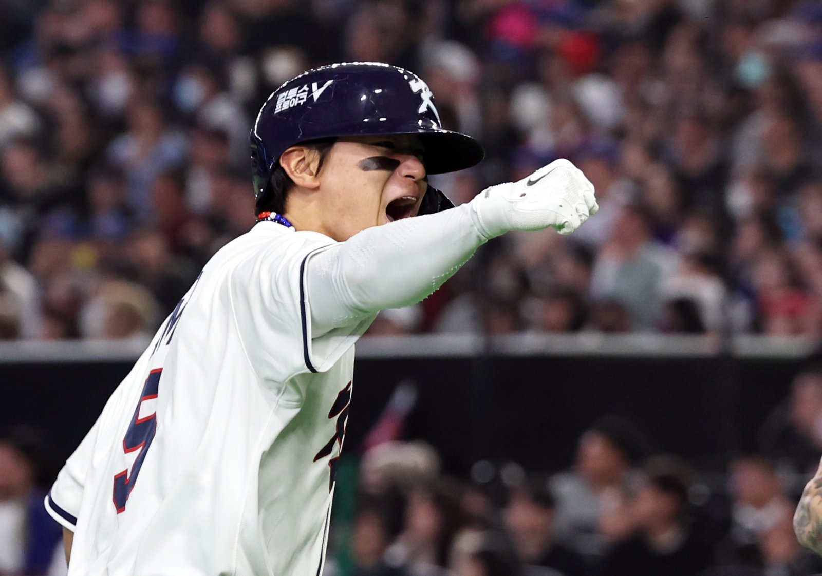 8일 일본 도쿄돔에서 열린 2026 월드베이스볼클래식 조별리그 C조 대한민국과 일본의 경기. 대한민국 김도영이 6회말 1사 1루때 역전 투런홈런을 친 뒤 그라운드를 돌고 있다. 2026.3.8. 뉴스1