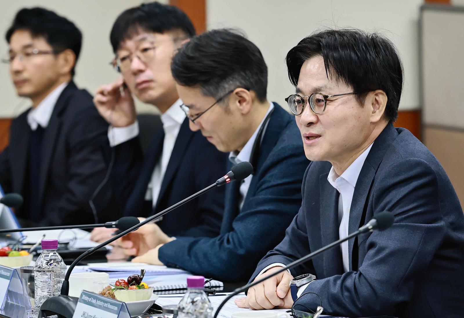김정관 산업통상부 장관이 26일 서울 영등포구 한국전력공사 남서울본부에서 열린 주한외국상공회의소 간담회에 참석해 발언하고 있다. 서울=뉴시스 (산업통상부 제공)