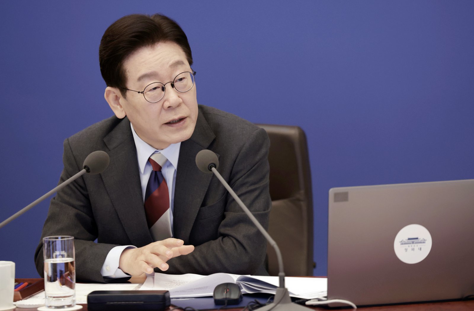 이재명 대통령이 5일 청와대에서 열린 임시 국무회의에서 발언하고 있다. 뉴시스