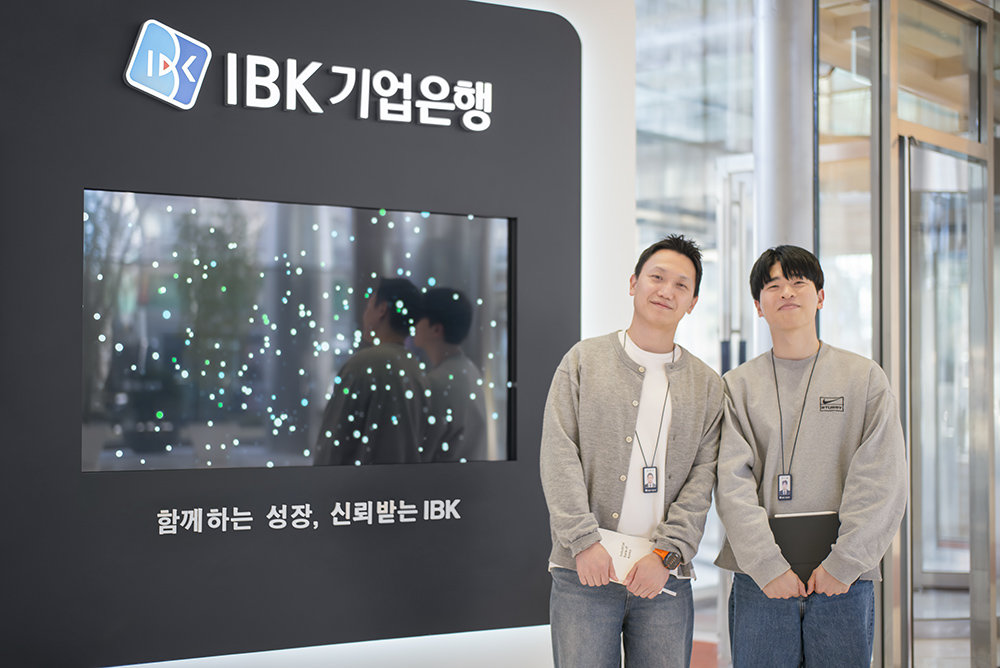 두 사람 모두 두레이가 차츰 IBK 기업은행 내 기업문화를 바꿔놓을 것이라 입을 모았다 / 출처=IT동아