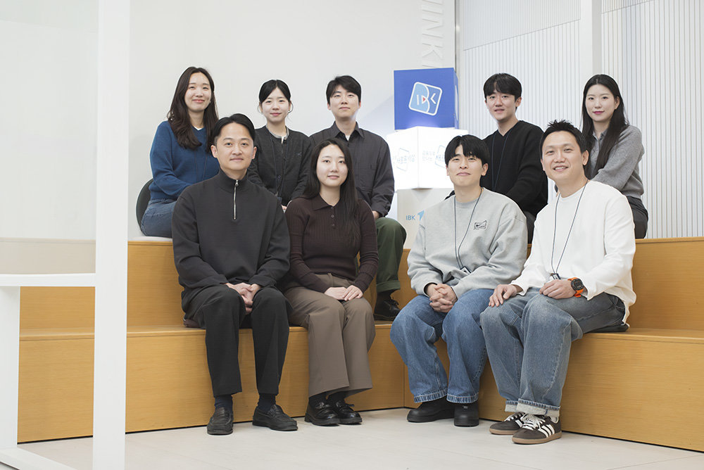 IBK 기업은행 디지털혁신부 디지털제휴팀 팀원들 / 출처=IT동아