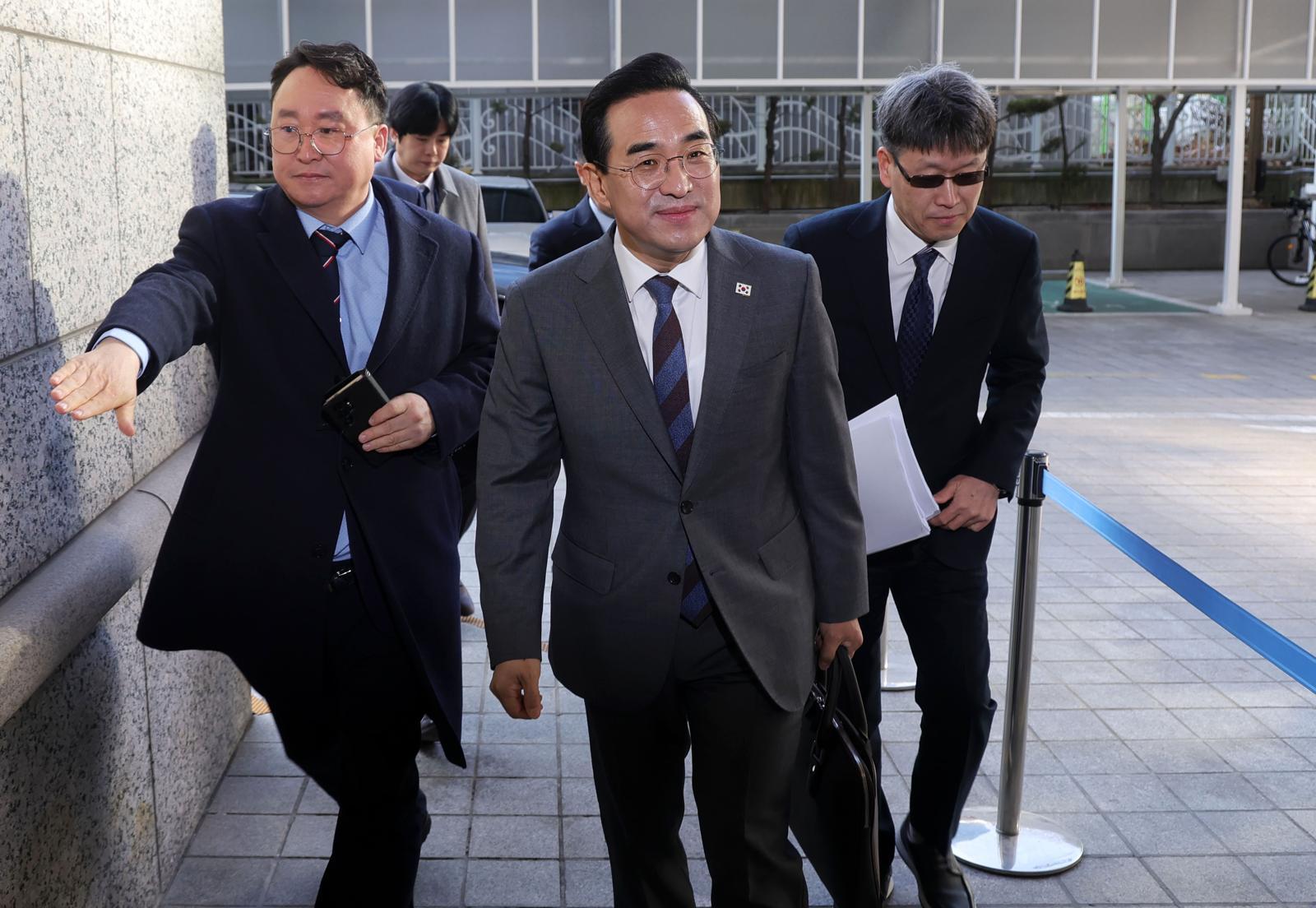박홍근 기획예산처 장관 후보자가 4일 오전 서울 중구 예금보험공사에 마련된 인사청문회 준비 사무실로 출근하고 있다. 2026.03.04 [서울=뉴시스]