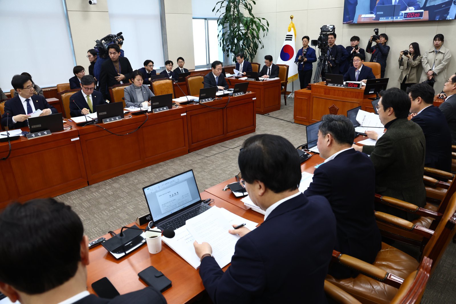 4일 오전 서울 여의도 국회에서 대미투자특별법 처리를 위한 특별위원회 전체회의가 열리고 있다. 2026.03.04. [서울=뉴시스]