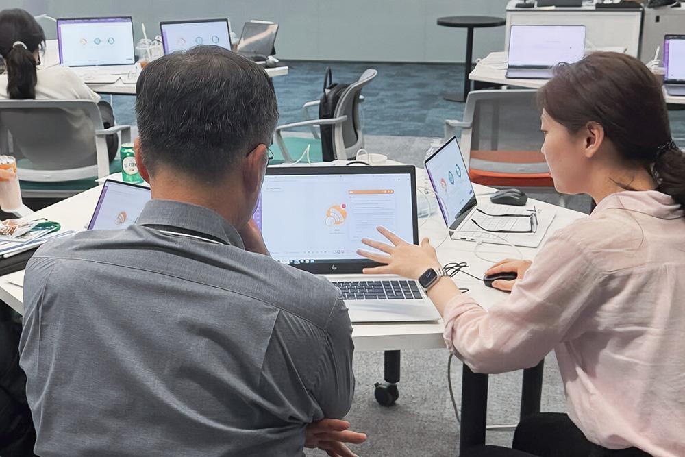 에이블캠퍼스 교육팀은 교육자의 눈높이에 맞춘 커리큘럼을 구축하고 각 기업과 임직원 수준에 맞춰 제공한다 / 출처=렛서