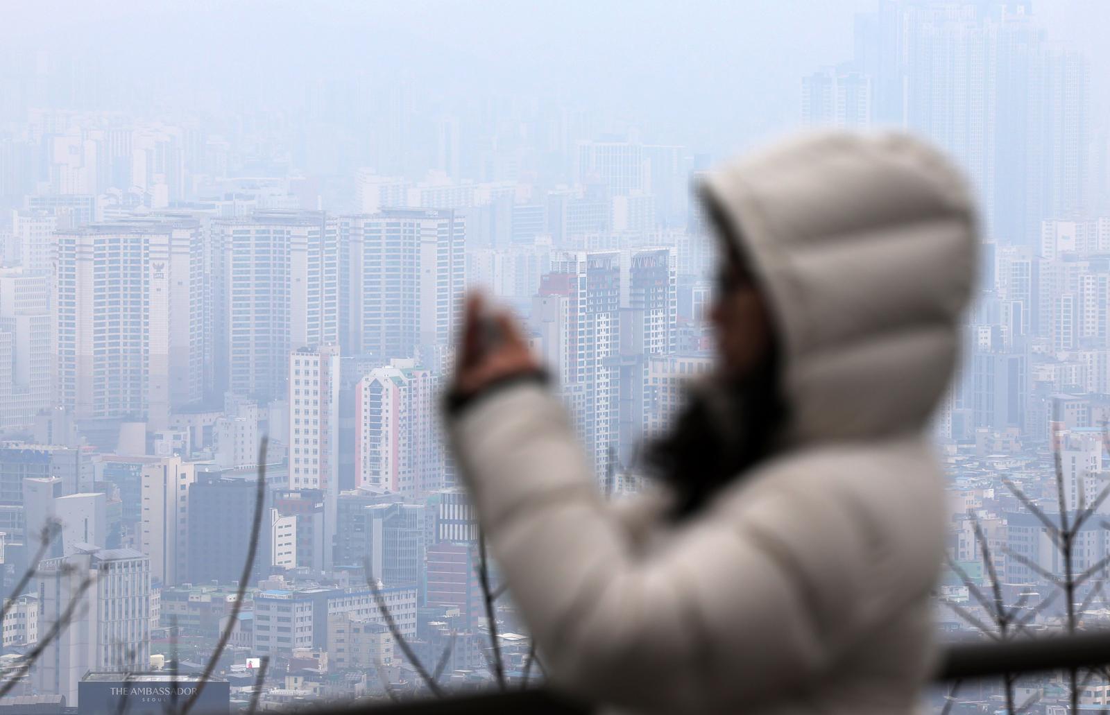 서울 중구 남산에서 바라본 서울 시내 아파트 단지 모습. 2026.03.06 뉴시스