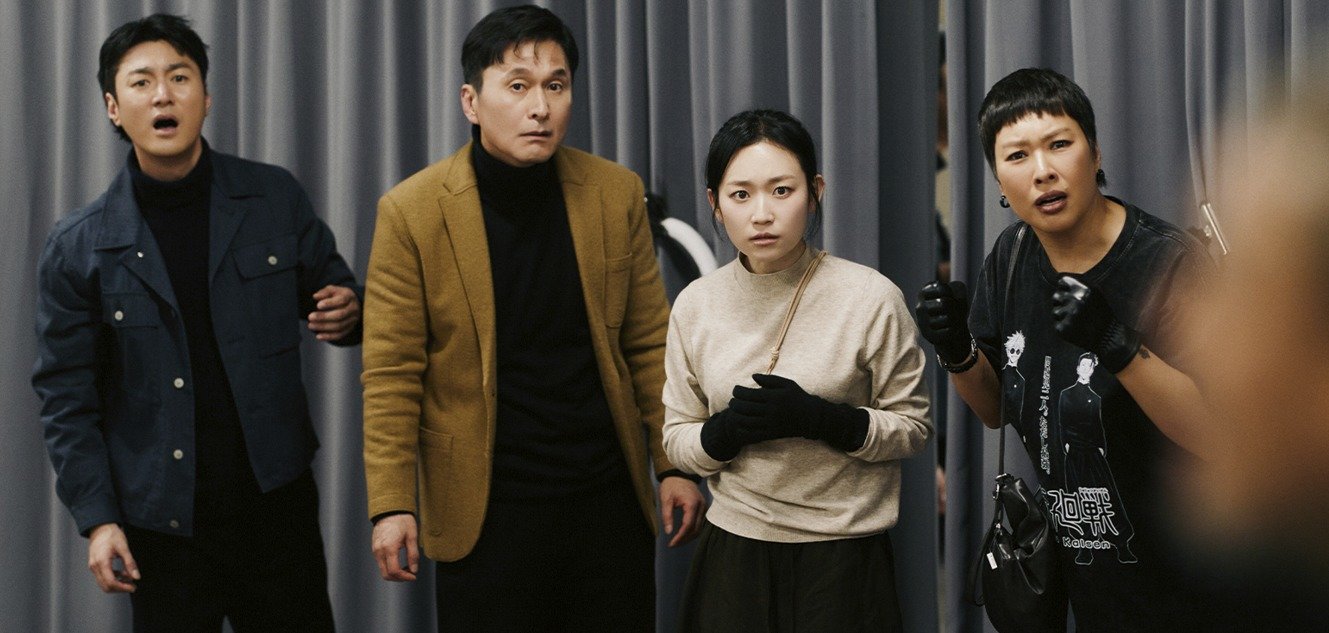 왼쪽부터 최영준(건달), 장현성(교수), 김슬기(은행원), 정영주(밀수). 장차, 파크컴퍼니 제공