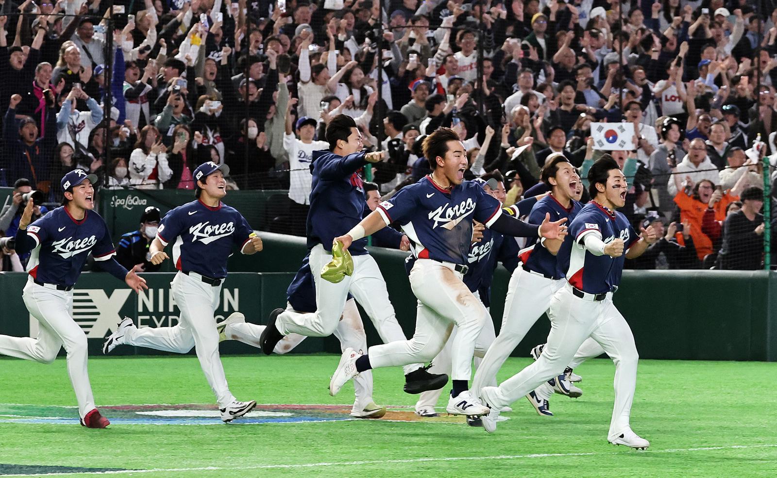 9일 일본 도쿄돔에서 열린 2026 월드베이스볼클래식(WBC) 조별리그 C조 대한민국과 호주의 경기, 7-2 승리로 8강 진출을 확정지은 대한민국 선수들이 환호하고 있다. 2026.3.9 ⓒ 뉴스1