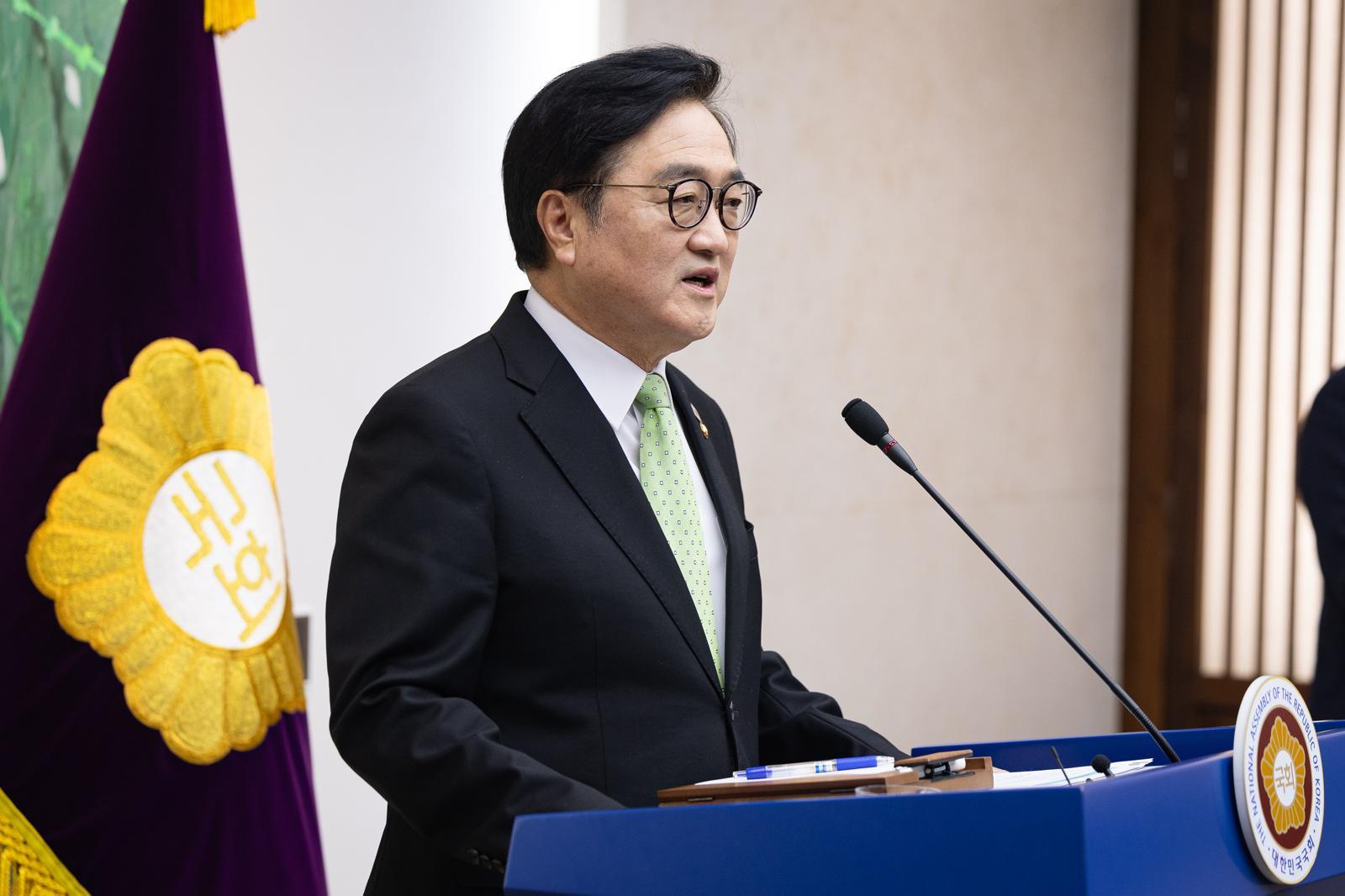 우원식 국회의장이 10일 서울 여의도 국회에서 개헌 관련 긴급 기자회견을 하고 있다. 2026.3.10 서울=뉴스1