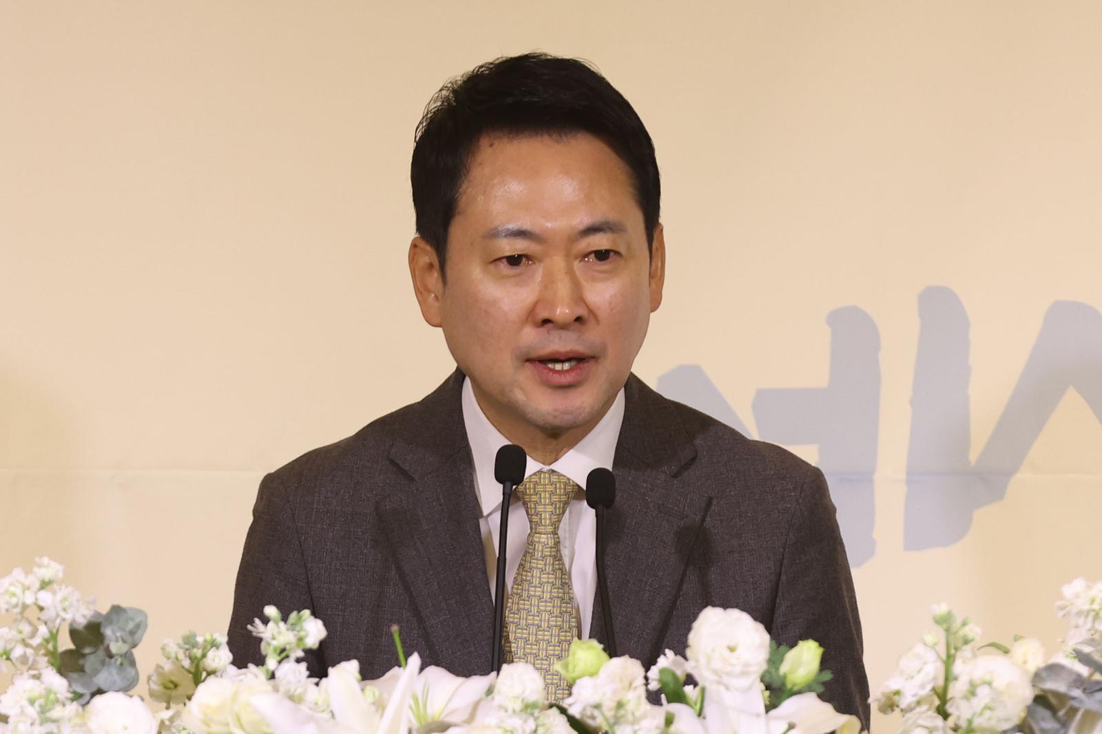 장동혁 국민의힘 대표가 10일 서울 영등포구 한국노총 웨딩여율리에서 열린 ‘한국노총 창립 제80주년 기념식 및 후원의 날’에서 축사를 하고 있다. 공동취재