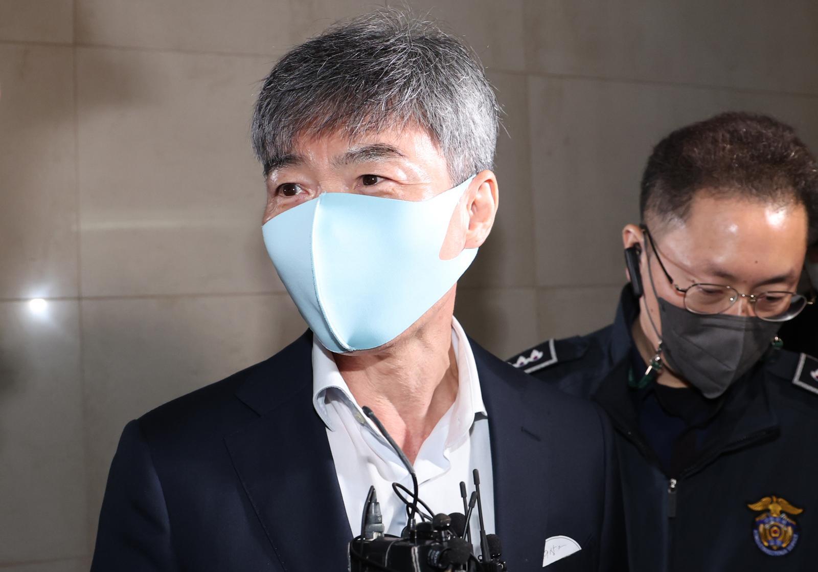이종호 전 블랙펄인베스트 대표가 1일 오전 서울 서초구 순직 해병 특별검사팀 사무실에서 피의자 소환 조사를 받기 위해 출석하고 있다. 2025.11.01. 서울=뉴시스