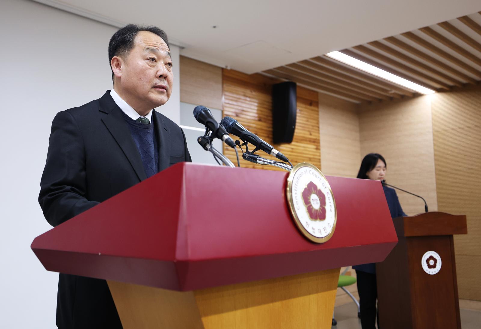 손인혁 헌법재판소 사무처장이 10일 오후 서울 종로구 헌법재판소 별관 브리핑룸에서 열린 재판소원 관련 기자간담회에서 인사말을 하고 있다. 뉴스1