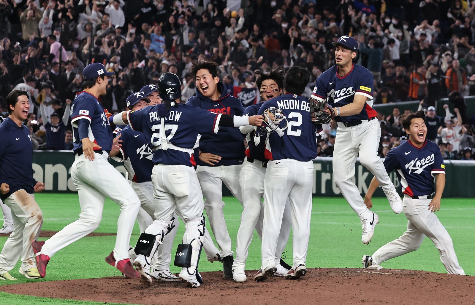 9일 일본 도쿄돔에서 열린 2026 월드베이스볼클래식(WBC) 조별리그 C조 대한민국과 호주의 경기, 7-2 승리로 8강 진출을 확정지은 대한민국 선수들이 환호하고 있다. 2026.3.9 뉴스1