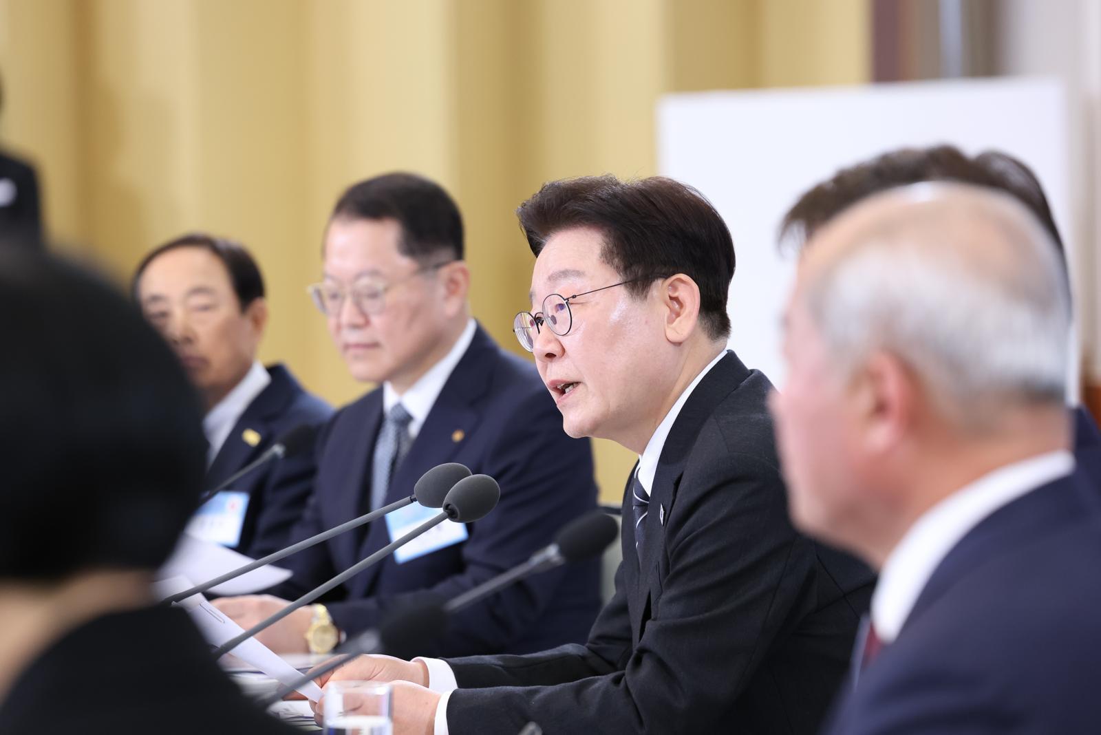 기름값 추경 최대 20조원 규모 관측… 李 “조기에 해야”