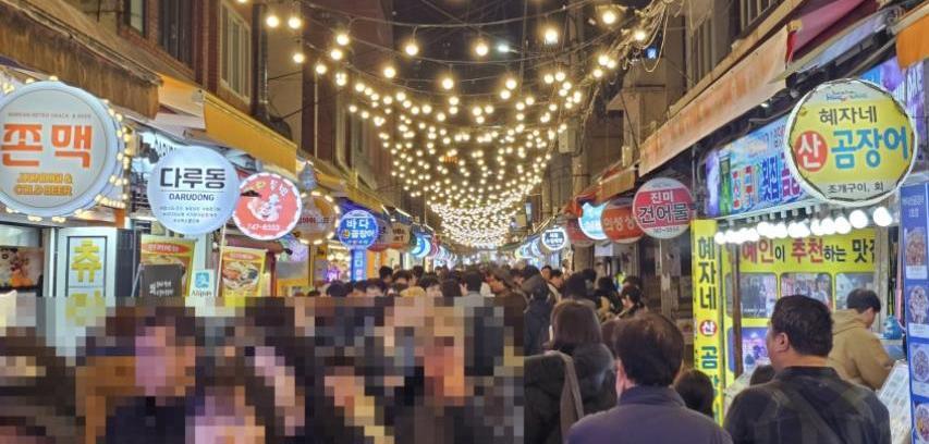 부산 해운대구 해운대시장이 많은 방문객으로 북적이고 있다. 해운대구 제공