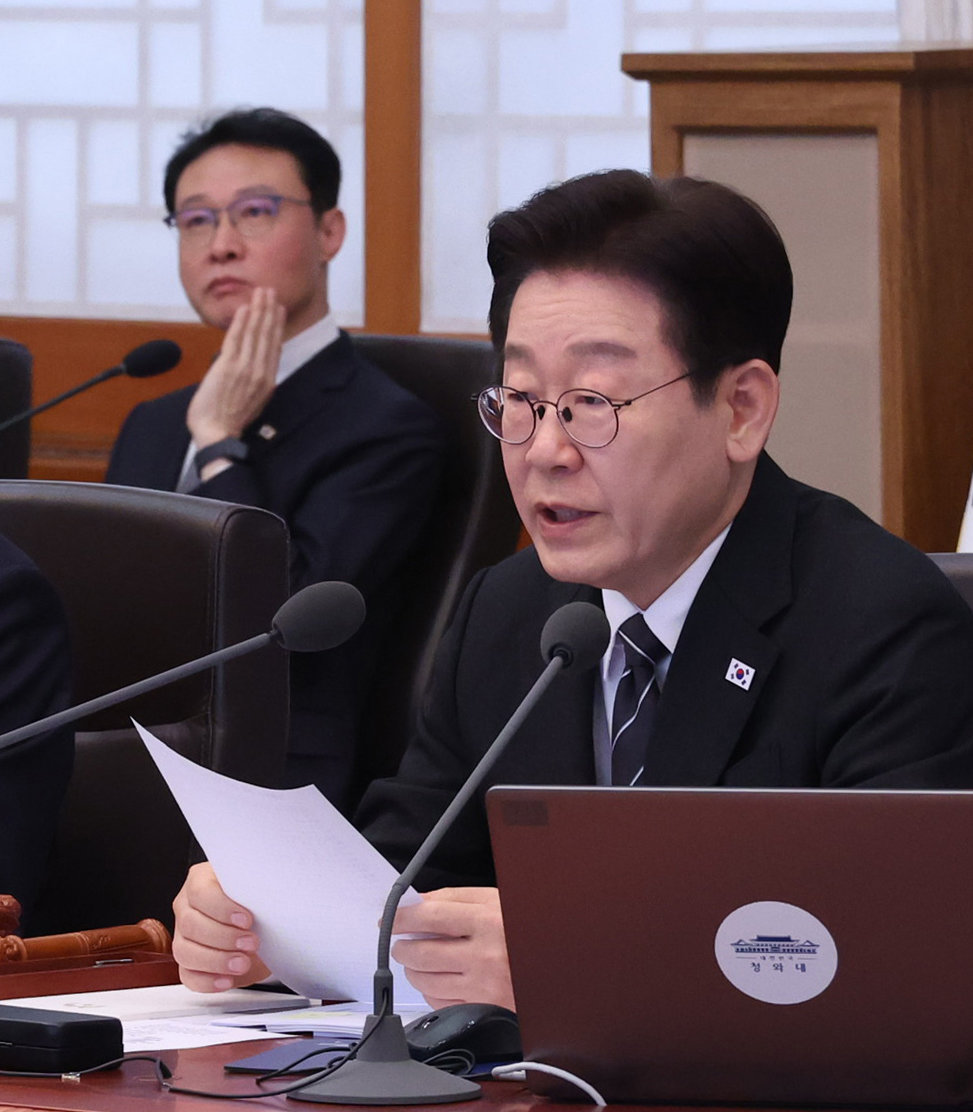 이재명 대통령이 10일 청와대에서 열린 국무회의에서 발언하고 있다. 왼쪽은 이규연 홍보소통수석. 2026.03.10.  청와대통신사진기자단