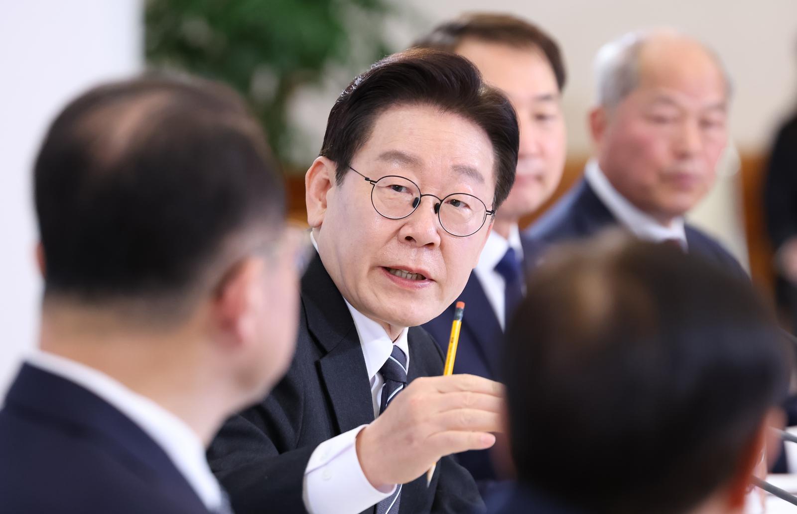 李 “몰빵 전략은 이제 걸림돌… 대기업-中企 상생을”