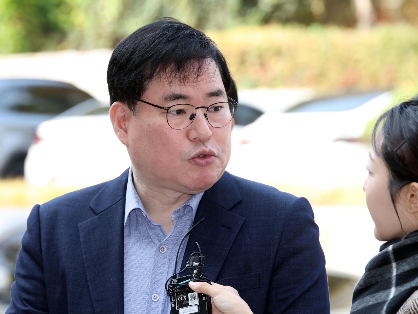 대장동 개발 비리 의혹으로 재판에 넘겨진 유동규 전 성남도시개발공사 본부장이 31일 서울 서초구 중앙지법에서 열린 1심 선고공판에 출석하며 입장을 밝히고 있다. (공동취재) 2025.10.31. [서울=뉴시스]