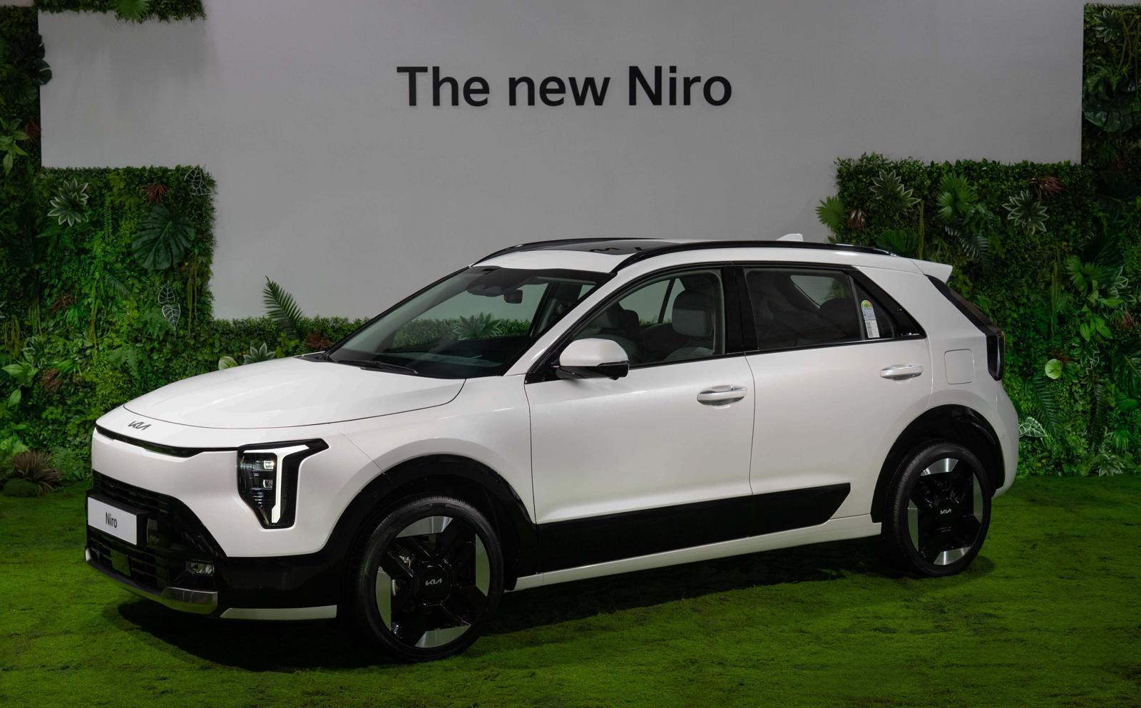 9일 서울 마포구의 한 스튜디오에 전시된 기아 소형 스포츠유틸리티차량(SUV) 더 뉴 니로. 기아는 10일부터 부분 변경 신형 니로의 계약을 시작했다. 기아 제공