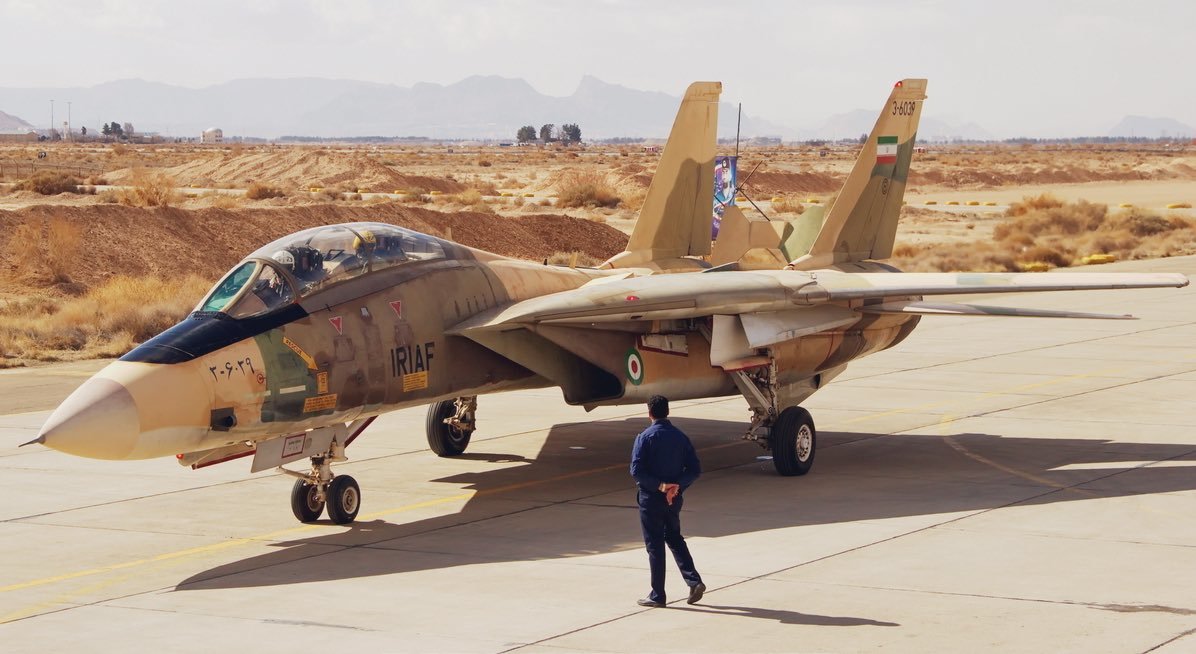 쑥대밭 이란 공군기지에 ‘미국산 F-14’ 전투기가…