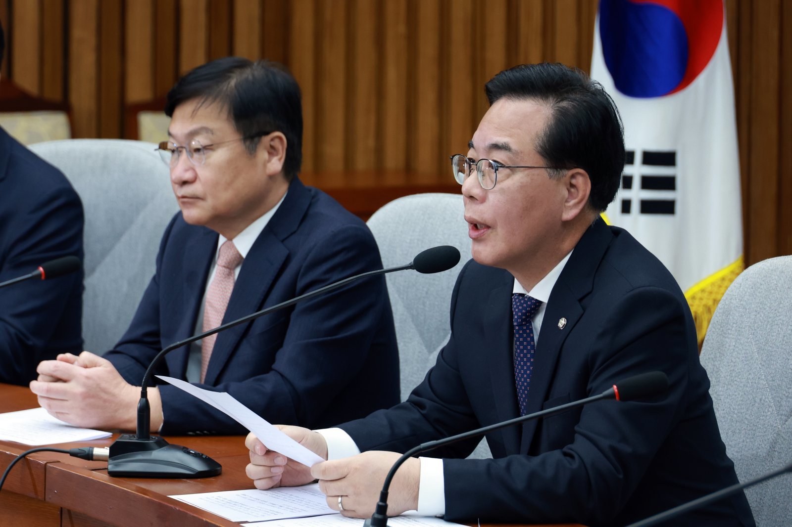 송언석 국민의힘 원내대표가 10일 서울 여의도 국회에서 열린 원내대책회의에서 발언하고 있다. 2026.03.10 서울=뉴시스