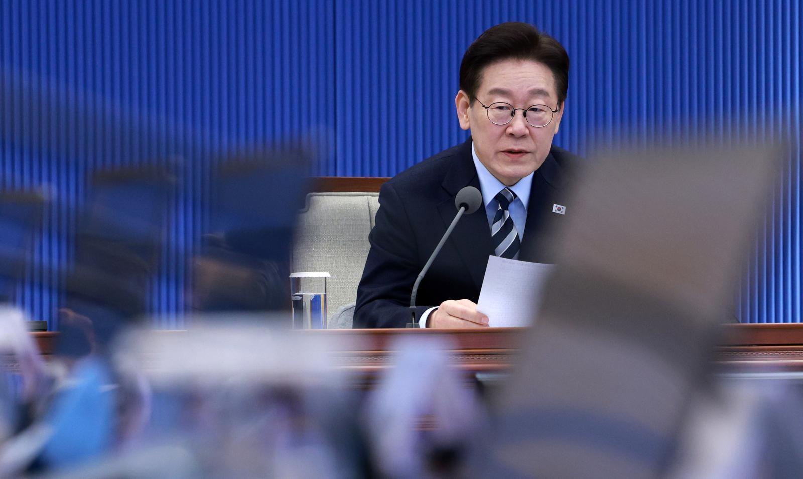 이재명 대통령이 12일 청와대에서 열린 수석보좌관회의에서 발언하고 있다. 뉴시스