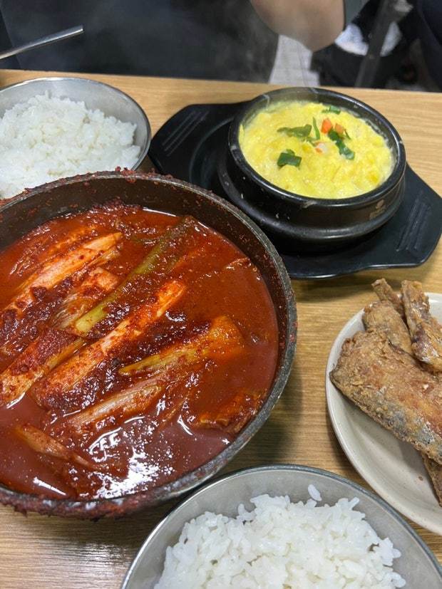 서울 중구 남대문시장의 ‘희락갈치’. 대표 메뉴인 갈치조림은 1인분에 1만4000원이다. 
김도언 소설가 제공