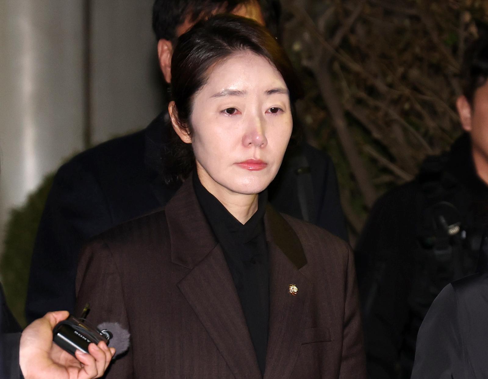 ‘1억 공천헌금’ 의혹을 받는 강선우 무소속 의원이 지난 3일 오후 서울 서초구 중앙지법에서 열린 구속 전 피의자 심문을 마친 뒤 법정을 나서고 있다. 2026.3.3 뉴스1