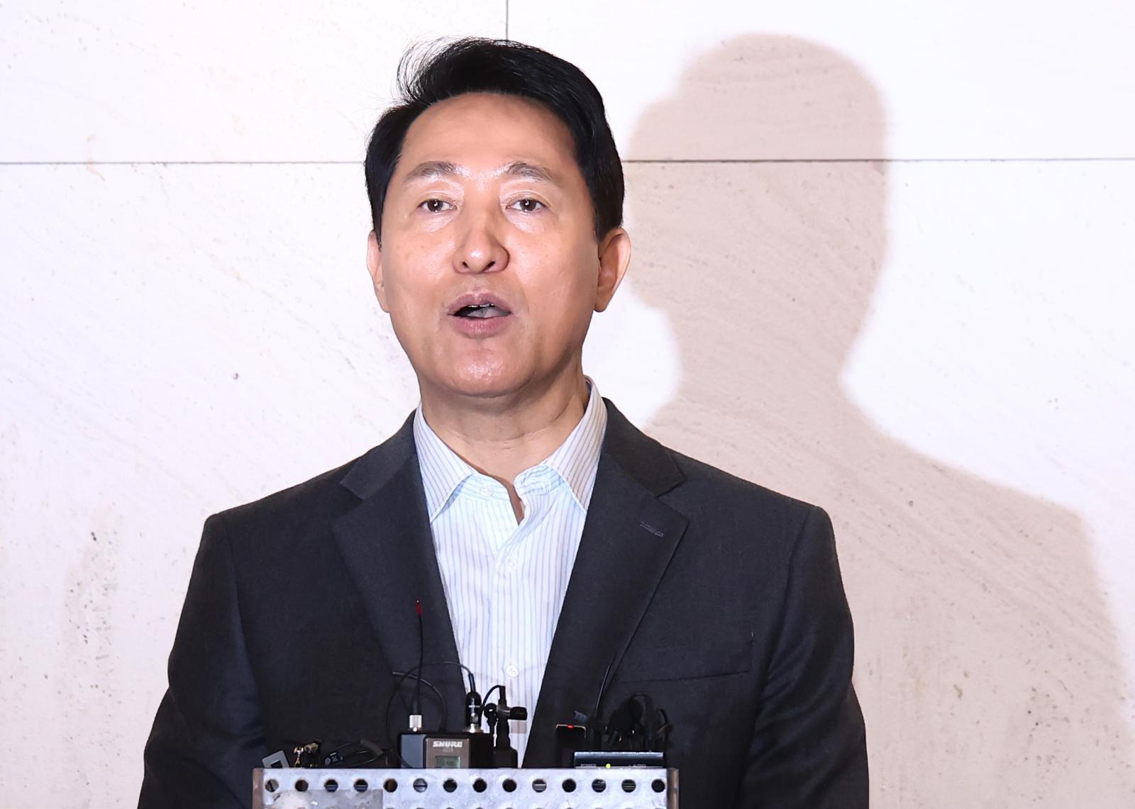오세훈 서울시장이 12일 오후 서울 중구 더 플라자 호텔에서 열린 2026 하이서울기업지원 사업 관련 특별강의를 마친 뒤 가진 백브리핑에서 국민의힘 6·3 지방선거 후보 등록 관련 발언을 하고 있다. 2026.3.12 서울=뉴스1