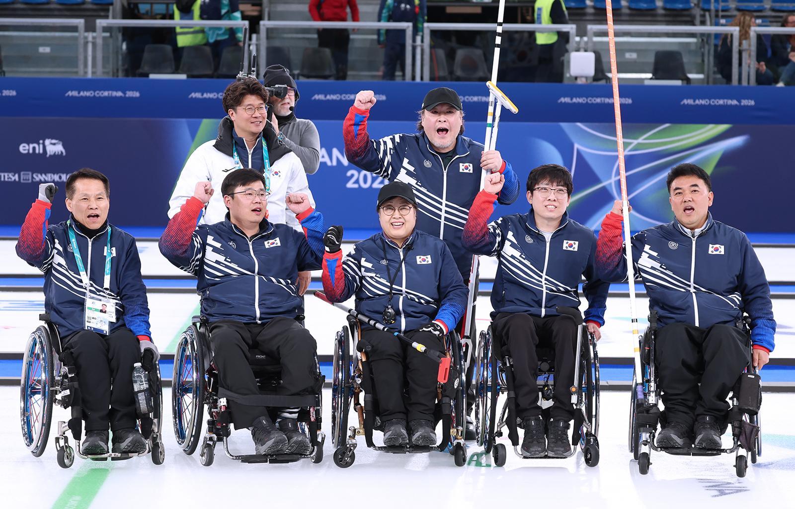 Korean wheelchair curling advances to the semifinals after defeating the host country, Italy... Aiming for another medal after a mixed double