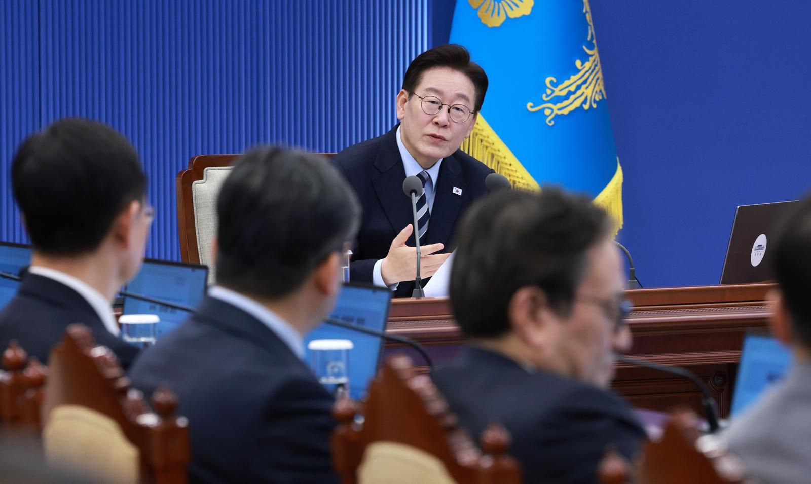 이재명 대통령이 12일 청와대 여민관에서 열린 수석보좌관회의에서 발언하고 있다. 청와대통신사진기자단