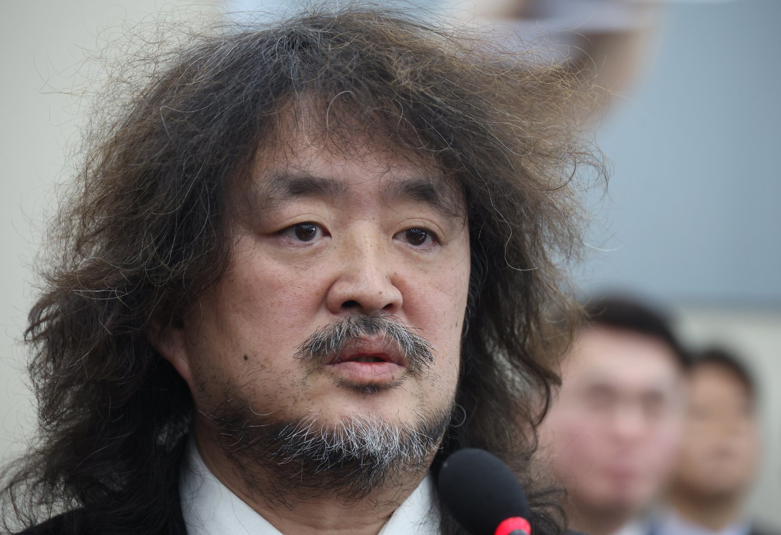 방송인 김어준 씨가 13일 서울 여의도 국회에서 열린 제419회 국회(임시회) 제1차 과학기술정보방송통신위원회 전체회의, 비상계엄 관련 현안질의에 참고인으로 출석해 증언을 하고 있다. 2024.12.13. kkssmm99@newsis.com