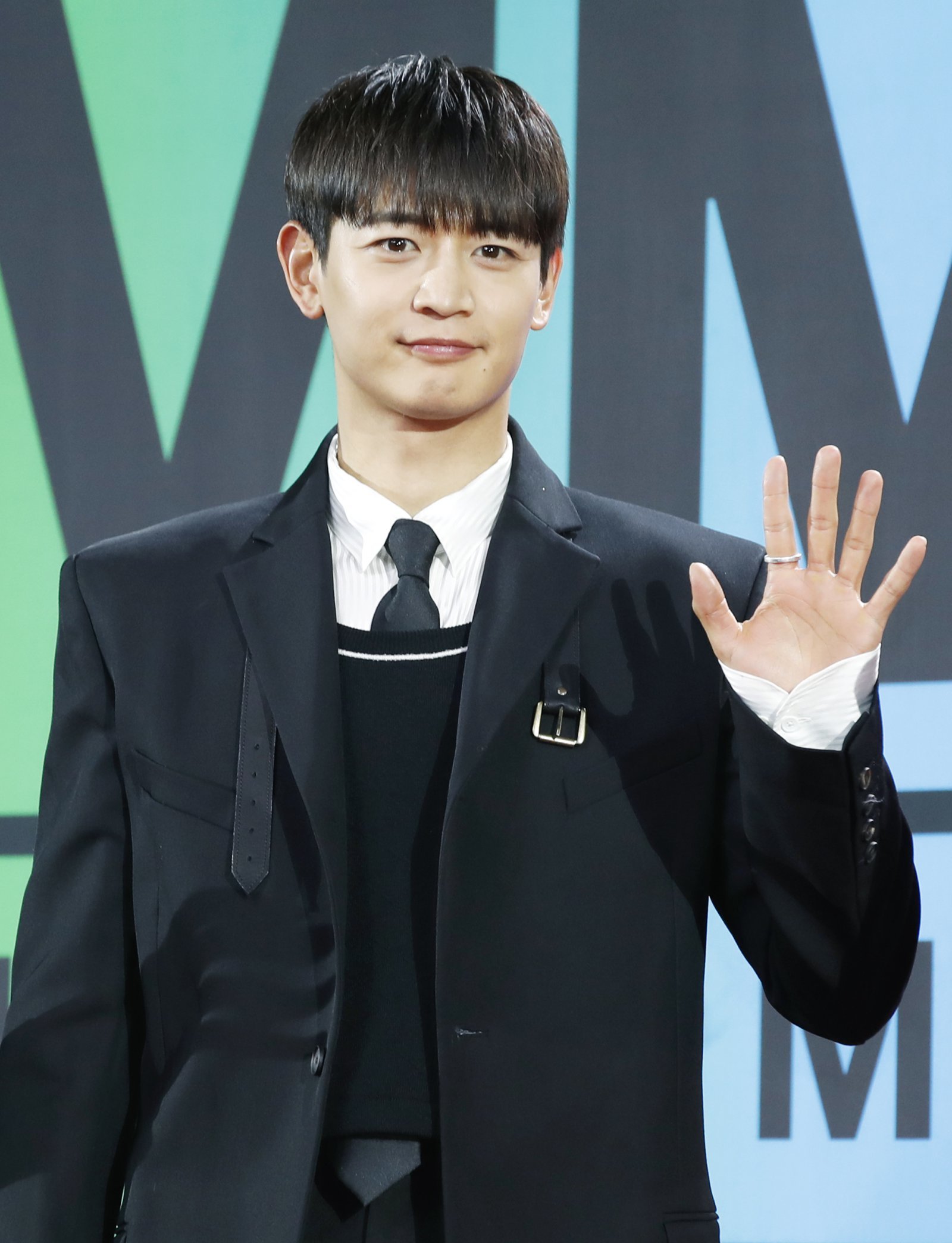 SHINee Minho celebrates Yongin FC's home game against Gimpo FC on the 14th.