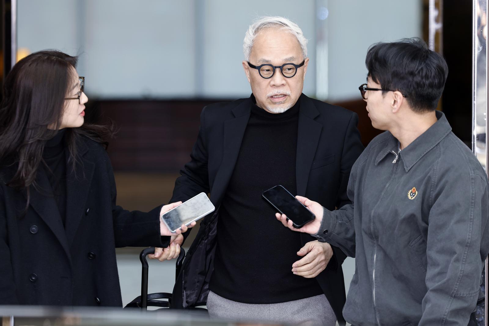 최주선 삼성SDI 사장이 13일 오후 서울 강서구 김포비즈니스항공센터를 통해 귀국하고 있다. 2026.3.13 뉴스1